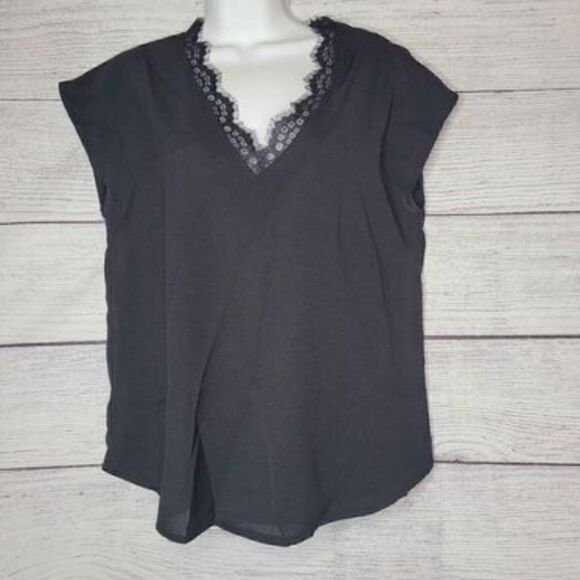 Tops - Women's Loose Fit Fringe V Neck Top Small‎
